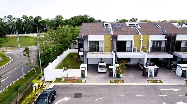 CORNER LOT‼️2 Storey Serimba @ Laman Tasik Bandar Bukit Mahkota Kajang 1