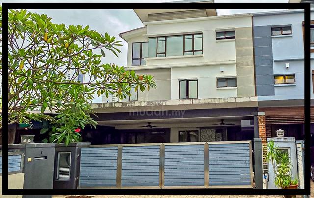 LUXURY SEMI D🔥 FULLY RENOVATED 3.5 Storey Saujana Palma Kajang 1
