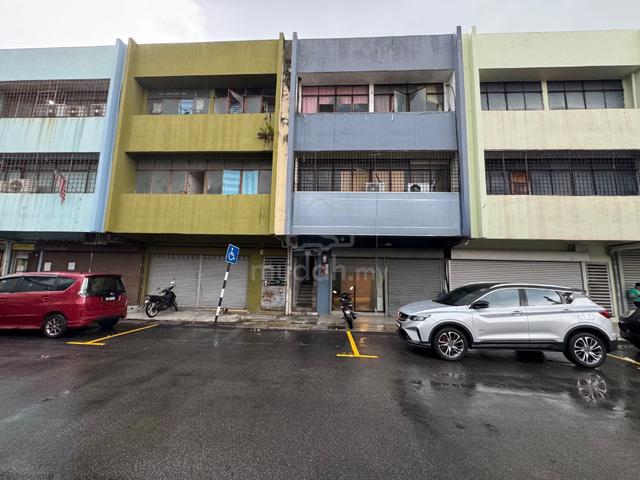 [NON BUMI FACING PASAR MUHIBBAH] 3 storey shoplot Taman Nirwana Ampang 1