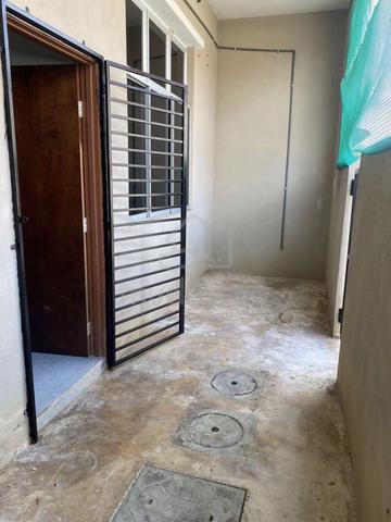 Kampung Tiram Single Storey For Rent 3