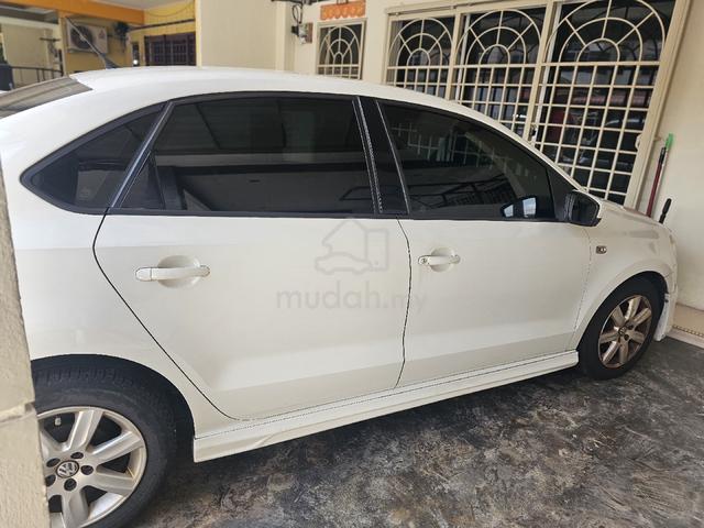 volkswagen Polo Sedan 1.6 year 2015 - 4