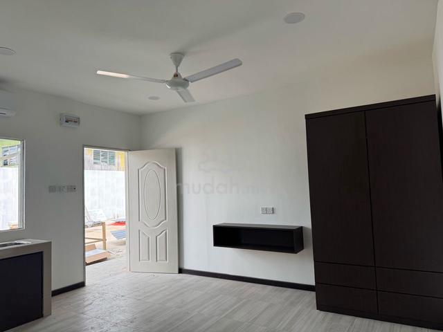 Studio / sembulan / Queen Elizabeth/ QE 1
