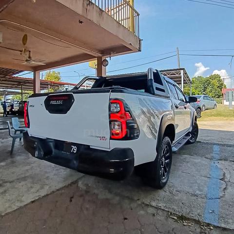 2020 Toyota HILUX 2.8 BLACK EDITION (A) - 3