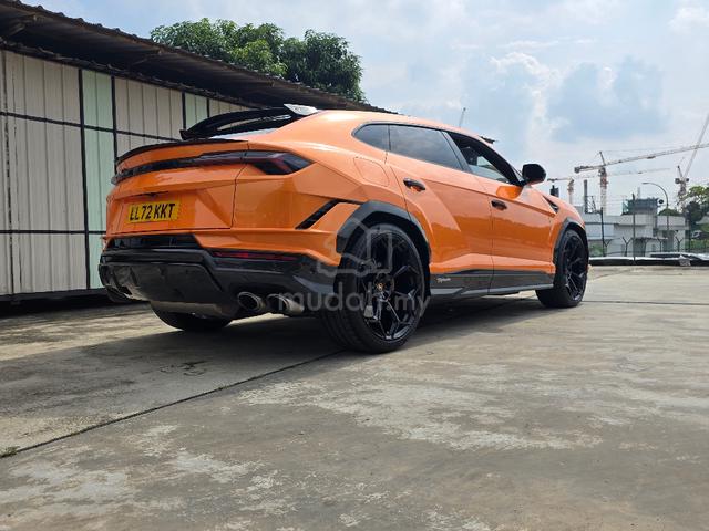 Unreg 2023 Lamborghini URUS PERFORMANTE AKRAPOVIC - 2