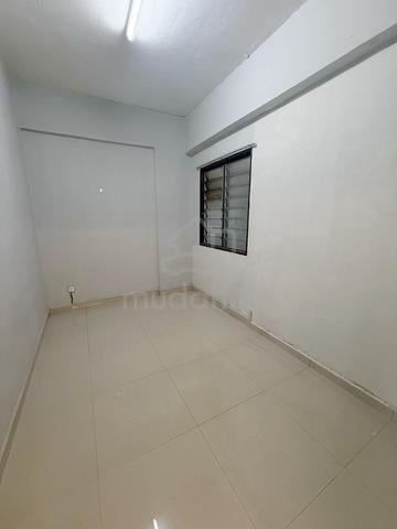 Rumah Pangsa Larkin ( Flat Larkin ) 2