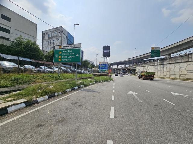 land to let for used car 1