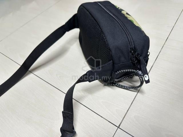 BAPE ABC Camo Bungee Cord Waist Bag Green - photo 3 of 4