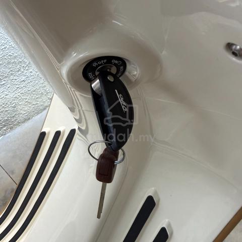 Vespa 946 Christian Dior Limited Edition - photo 19 of 20