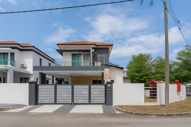 Spacious Bungalow with Large Land in Taman Juru Heights - Great Value 1