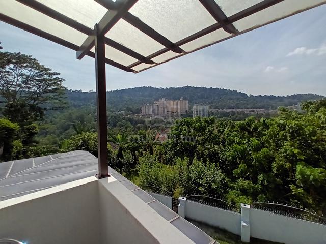 Rare Hilltop Unit – 3 Storey Corner With Valley View 1