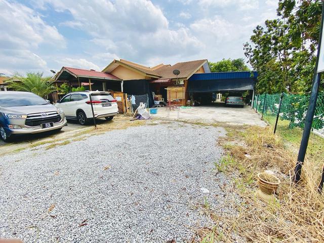 3300SQ/FT FREEHOLD Single Storey Taman Amansari Bukit Rahman Putra 1