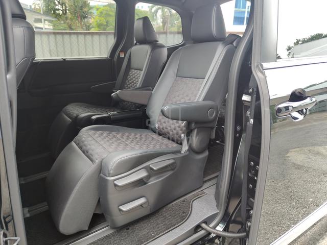 2022 Grade 4.5 Toyota VOXY 2.0 S-Z (A) Modellista - 5
