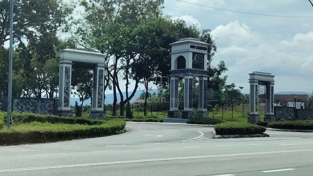 FREEHOLD Bungalow land corner lot Bayu Lakehomes 5