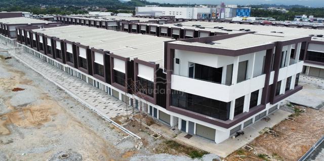 [IKON@CENTRIO SEREMBAN 2] 24'x75' Intermediate Unit Facing Mainroad 1