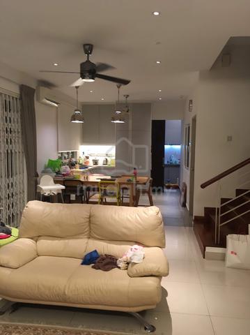 Bandar parkland, fully renovated corner house, cluster semi d,42x65sf 1