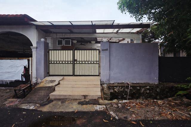 (RENOVATED WITH POOL) Teres Setingkat Taman Kobena, Senawang N9 1