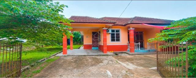 Banglo di Pasir Mas (Bukit Tuku) 1
