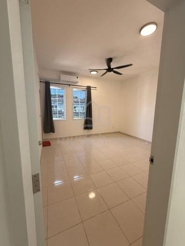 Partly Furnish🩵 2 Storey House M senyumia Sepang near Klia,ERL 1