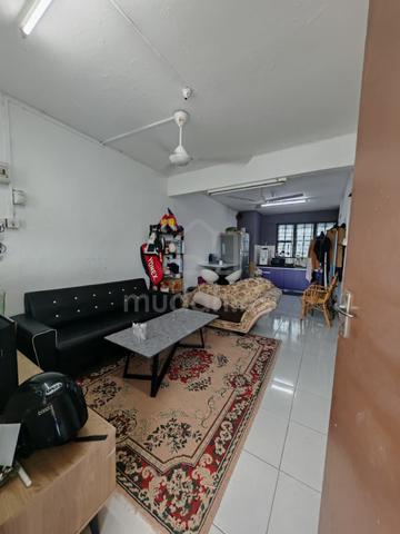 Flat Taman Ungku Tun Aminah 1
