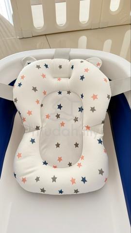 Baby Bath Tub + Mat - photo 4 of 4