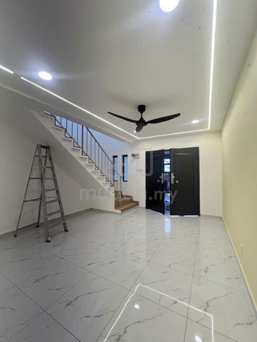 Double Storey Low Cost / Taman Cahya Masai / 3bed / Unblock View 1
