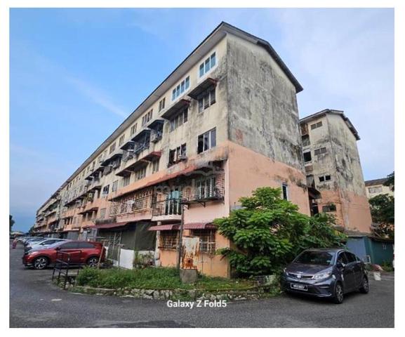 Taman Putra Budiman Flat 1