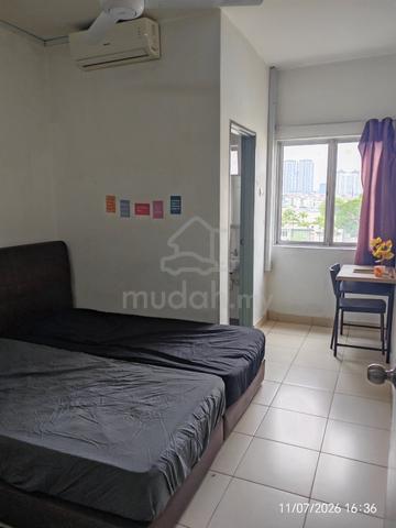 Mutiara Residence @ Serdang, Seri Kembangan. MASTER BEDROOM WITH BATHR 1
