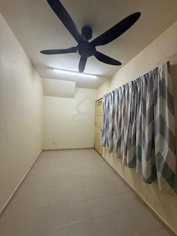 SS2 Near LRT Station : Room for Rent 1