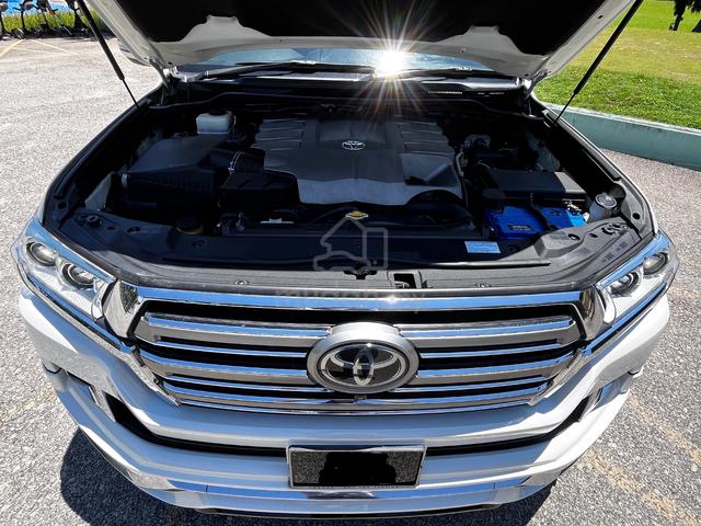 2017 Toyota LANDCRUISER 4.6 ZX (A) - Cars for sale in Muar