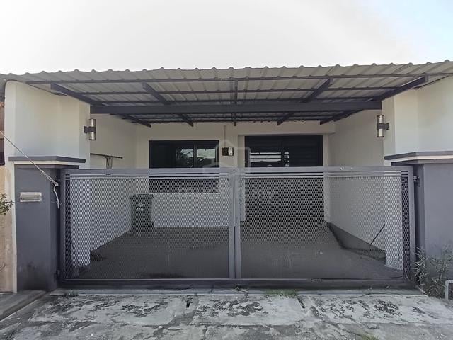 Rumah Teres Fully Renovated Berhadapan AEON & Lotus's Station 18 1