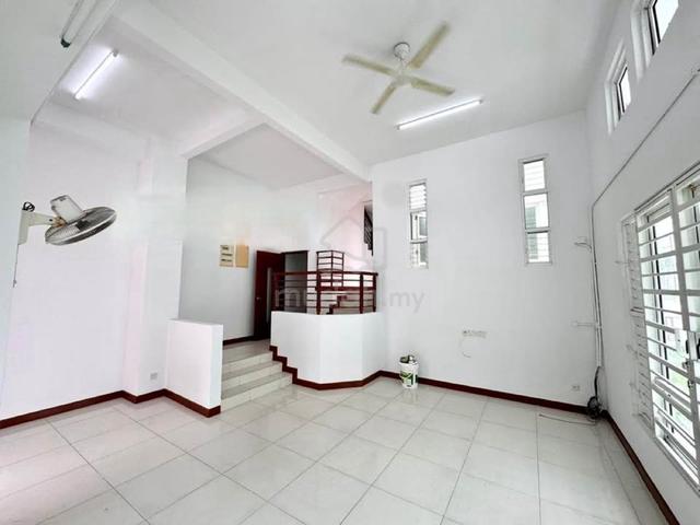 Renovated & unfurnished, well maintained, great & convenient location! 1