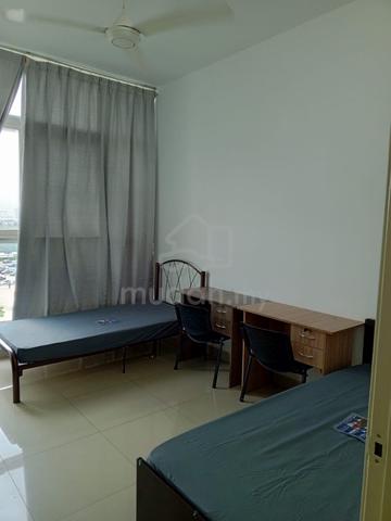2 Female Available for Single Room with aircond and wardrobe Cyberjaya 1