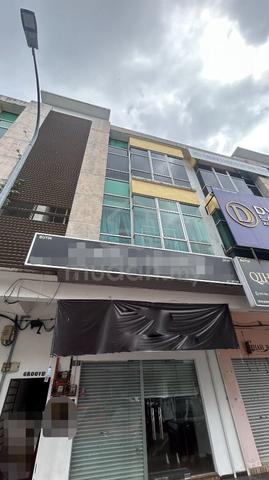 ShopLot Dataran Austin Gong Badak Untuk Disewa 1