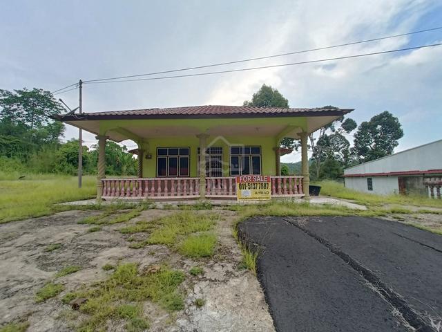 Banglo tanah Luas tepi jalan utama, lepan jenub, kuala krai 1