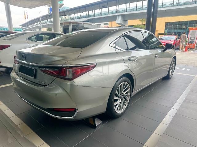 FSR 41k km 2023 Lexus ES250 2.5 LUXURY FACELIFT - 5