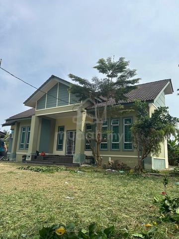 Banglo Dengan Tanah yang Luas 1