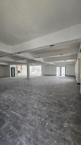 Huge Corner with Lift With High Traffic 1