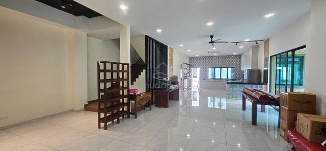 Beautiful USJ Subang Three Storey Corner House Fully Renovated Rent 1