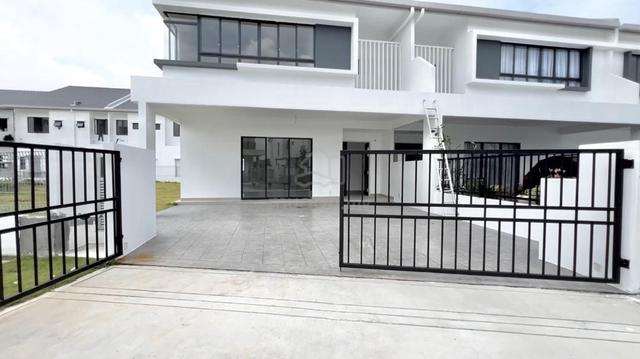 FREEHOLD CORNER LOT || DOUBLE STOREY SUPERLINK Sejati Lakeside Cyberja 1