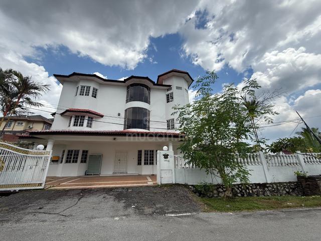 Bungalow House For Sale | Corner Lot | Rawang 1