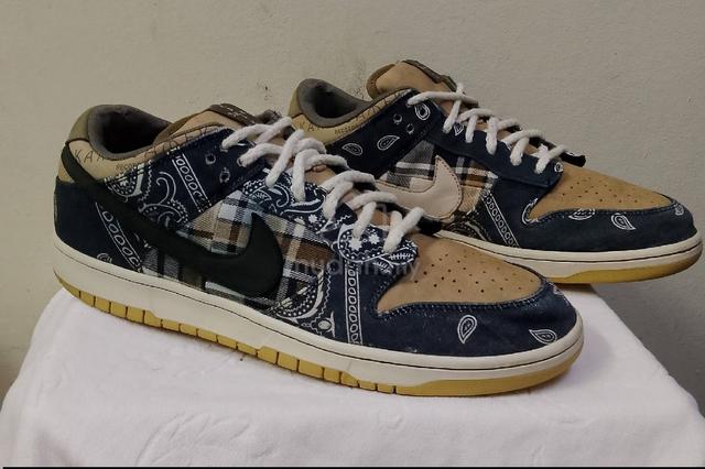 Nike (12uk) - photo 2 of 5