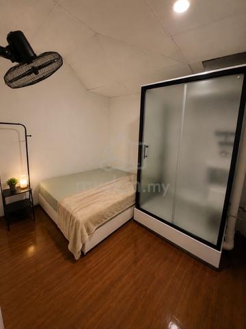 Bajet hotel room aircond WALKING TO CIQ johor bahru wong ah fook 1