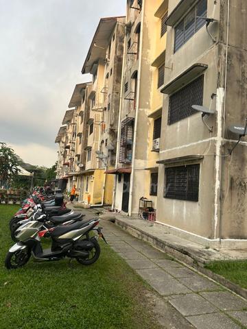 Flat PKNS Seksyen 17 Shah Alam 1