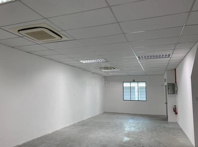Shop Atmosphere To Let Rent At Seri Kembangan Walk To Mrt Putra Permai 1