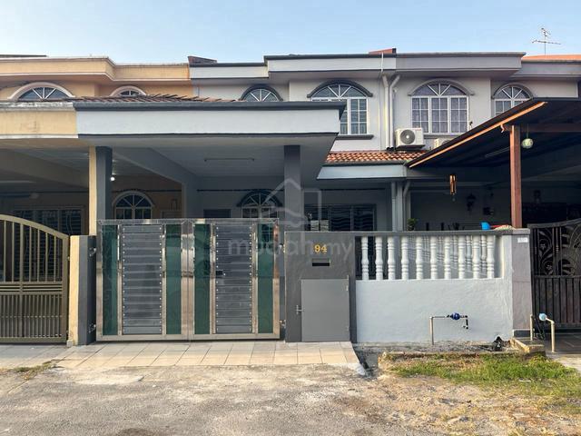 2 Sty House Clean Well Maintained Unit 4R3B Partially Furnished 1