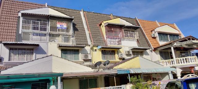 Two and the half storey teres house For Sale 1