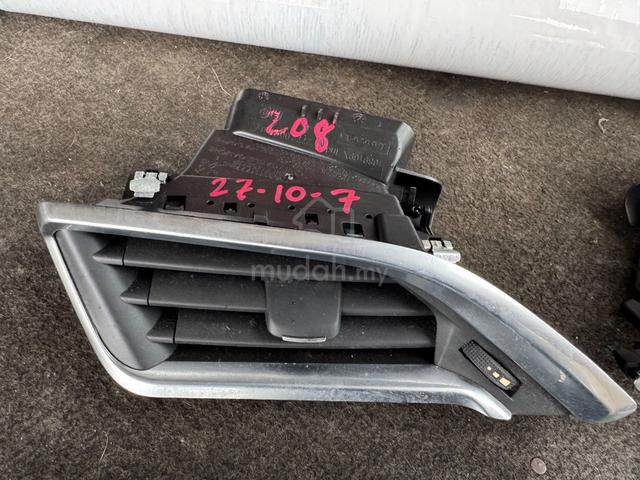 No 27-10-7 Peugeot 208 Dashboard AC Vent - photo 3 of 4