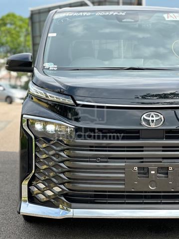 2022 Toyota VOXY 2.0 S-Z (A) 5A Power Boot 8Y Wrty - 2