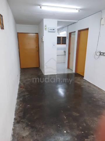 PPR Desa Tun Razak , Sungai Besi , Kuala Lumpur. 1