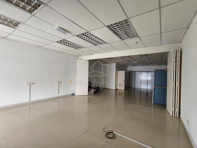 E-GATE , office lot for rent -- bu 829sf , attached Toilet !! 1